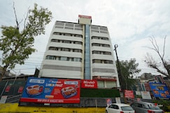 Nirulas Hotel (3 Min Walking Distance From metro Station)