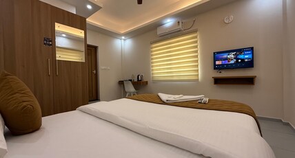 Misty Suite Infopark Room Type - Deluxe King Bed Room
