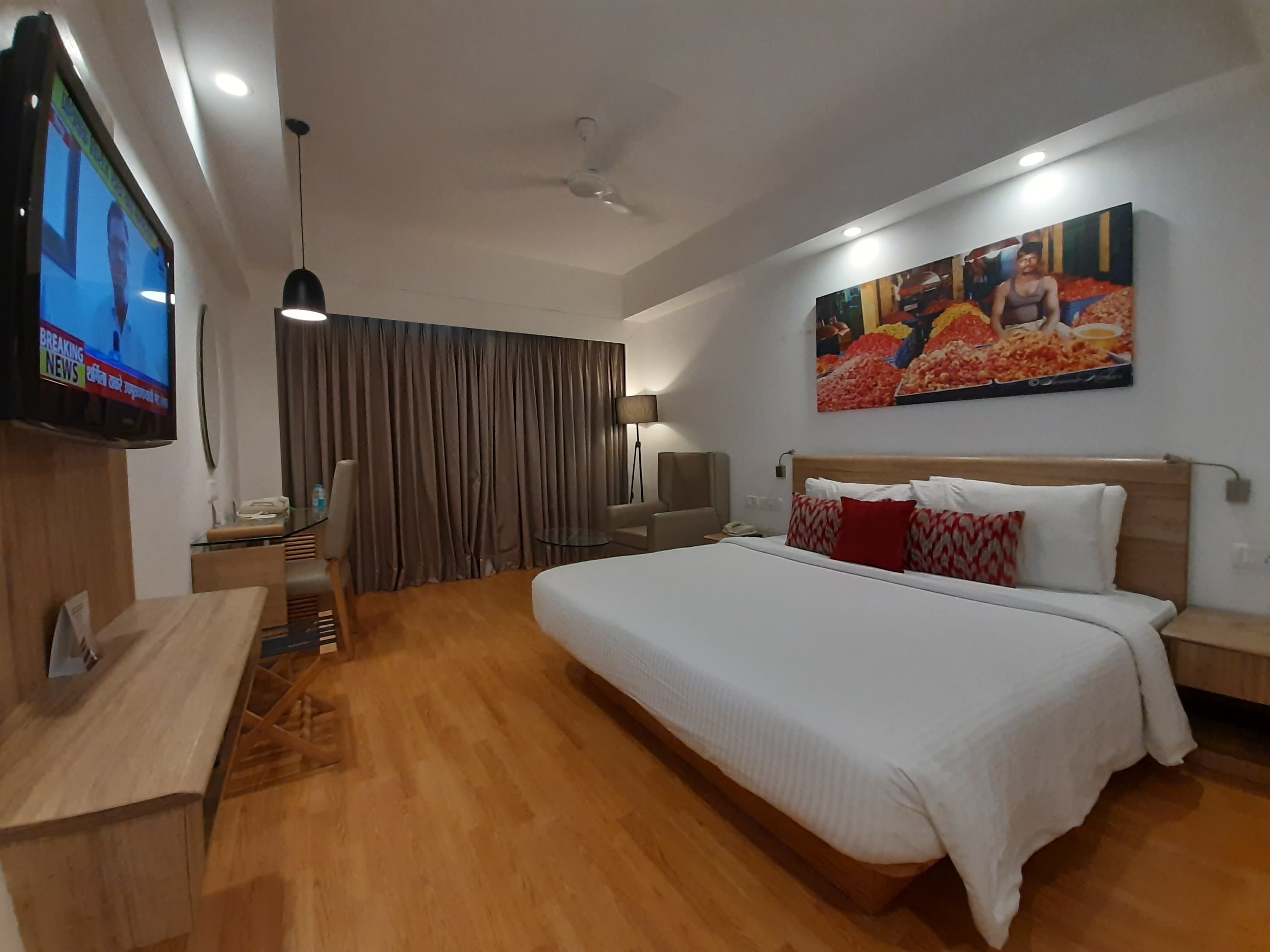 Lemon Tree Hotel Chennai - Tap to explore photos