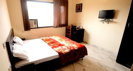 Hotel Mehra Inn Room Type - DELUXE ROOM