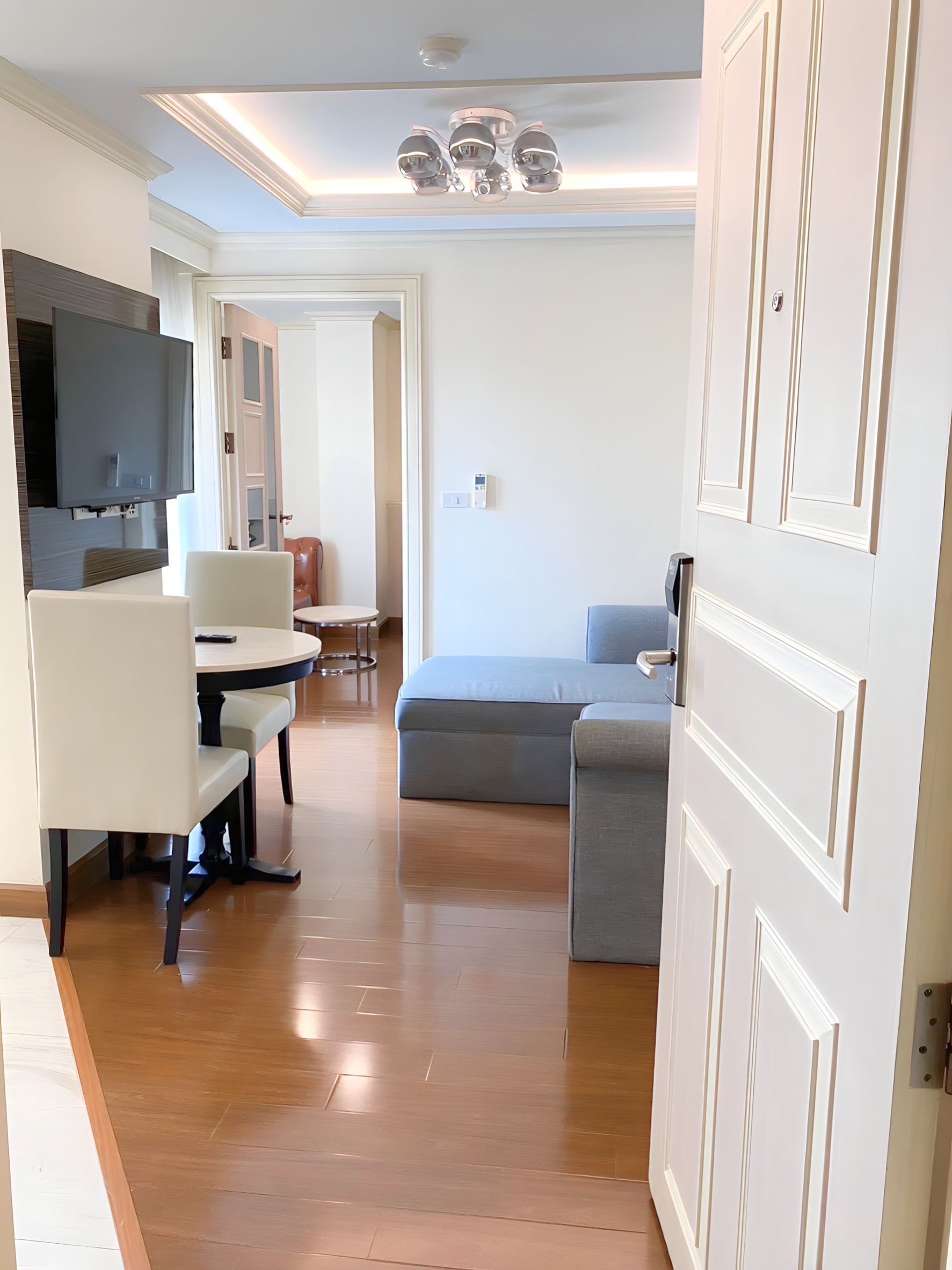 Aspira Hana Executive Suite Thonglor - Tap to explore photos