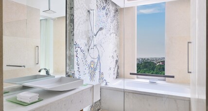 The Westin Gurgaon Room Type - Club King City View with Bathtub
