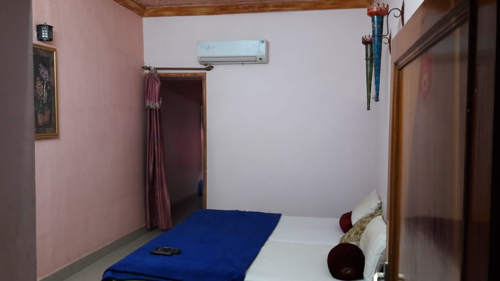 Hotel Sona - Tap to explore photos