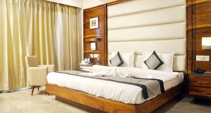 Amit Park International Room Type - Deluxe Room (New Wing) Amit Park International Room Type - Deluxe Room (New Wing)