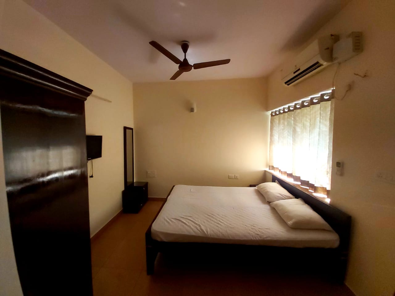 Private Studio Apartment close to Vagator - Tap to explore photos