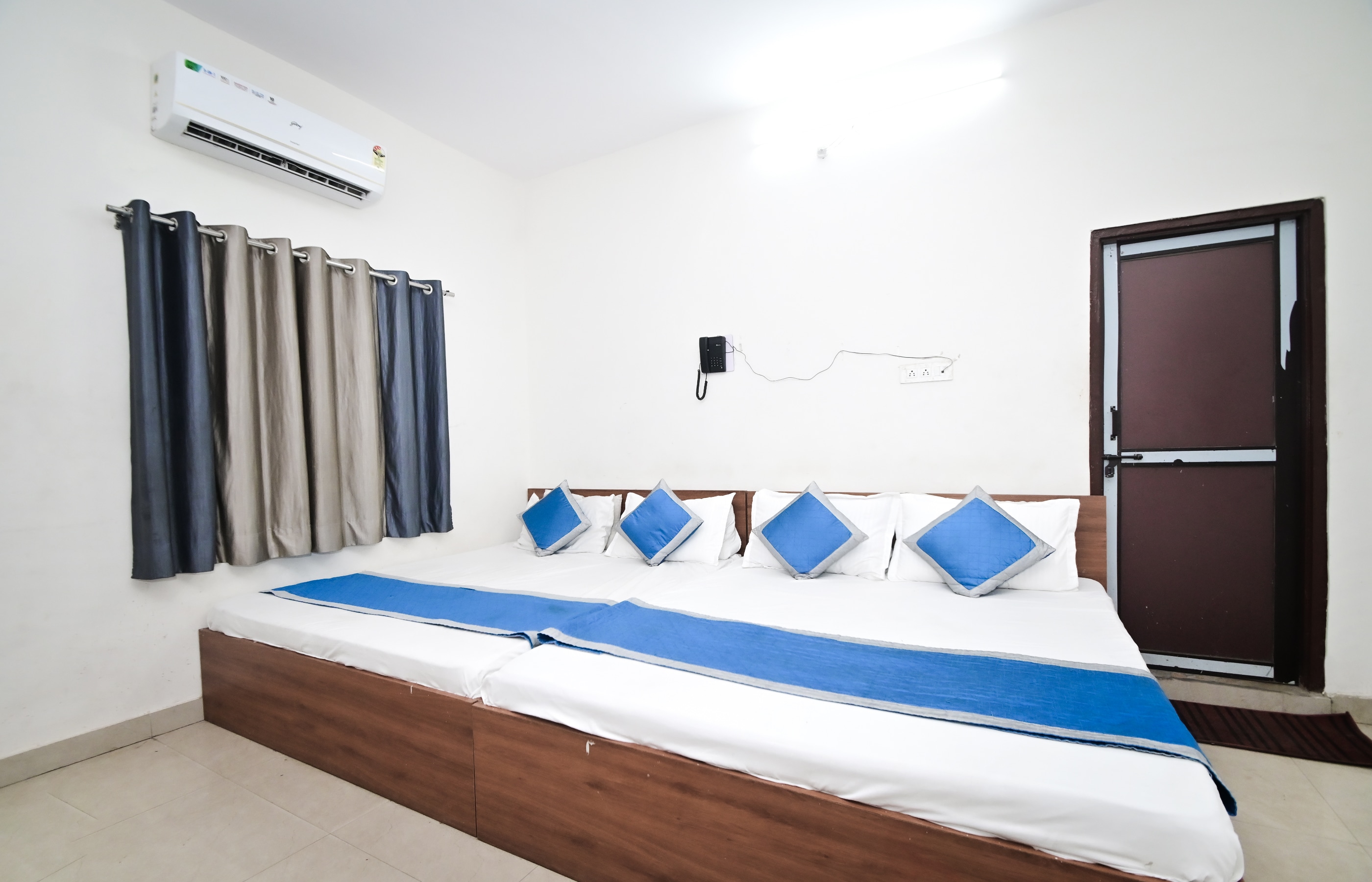 Hotel Apoorv - Near Jaipur Railway Station - Tap to explore photos