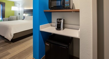 Holiday Inn Express Hotel & Suites Rockport Room Type - 1 King Bed Standard