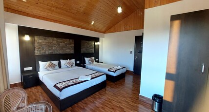 Ratna Vajra Vatika Room Type - SUPERIOR TRIPLE ATTIC MOUNTAIN VIEW ROOM