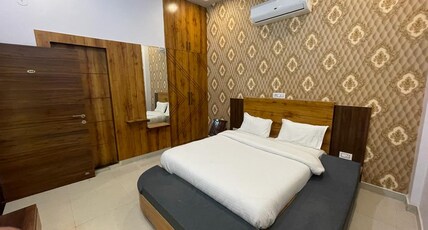 Udiksh residency and restaurant Room Type - Deluxe Room