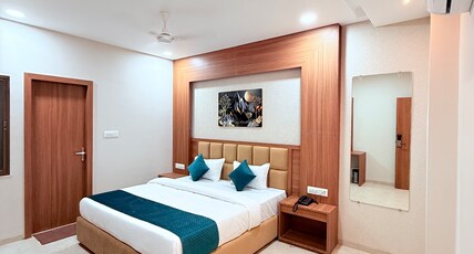 HOTEL AKAAY Room Type - Deluxe King Room