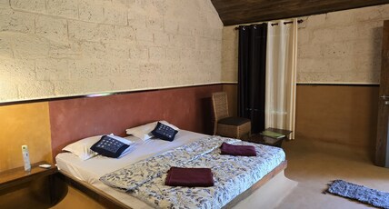 Neerkanta Riverfront Room Type - Room3