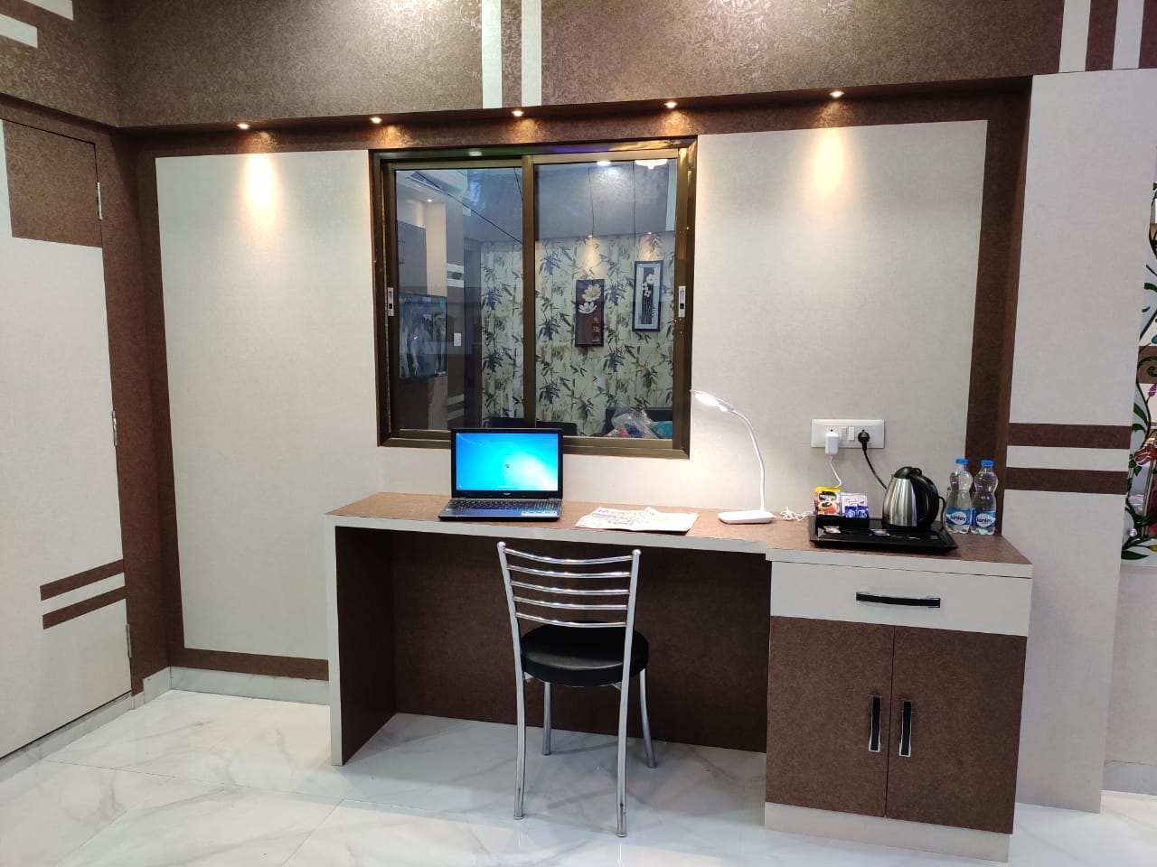 HOTEL CENTRAL SQUARE - Tap to explore photos