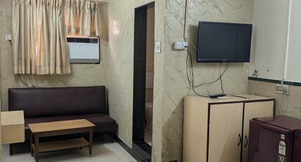 Hotel Happy Home Colaba Room Type - Deluxe AC Room