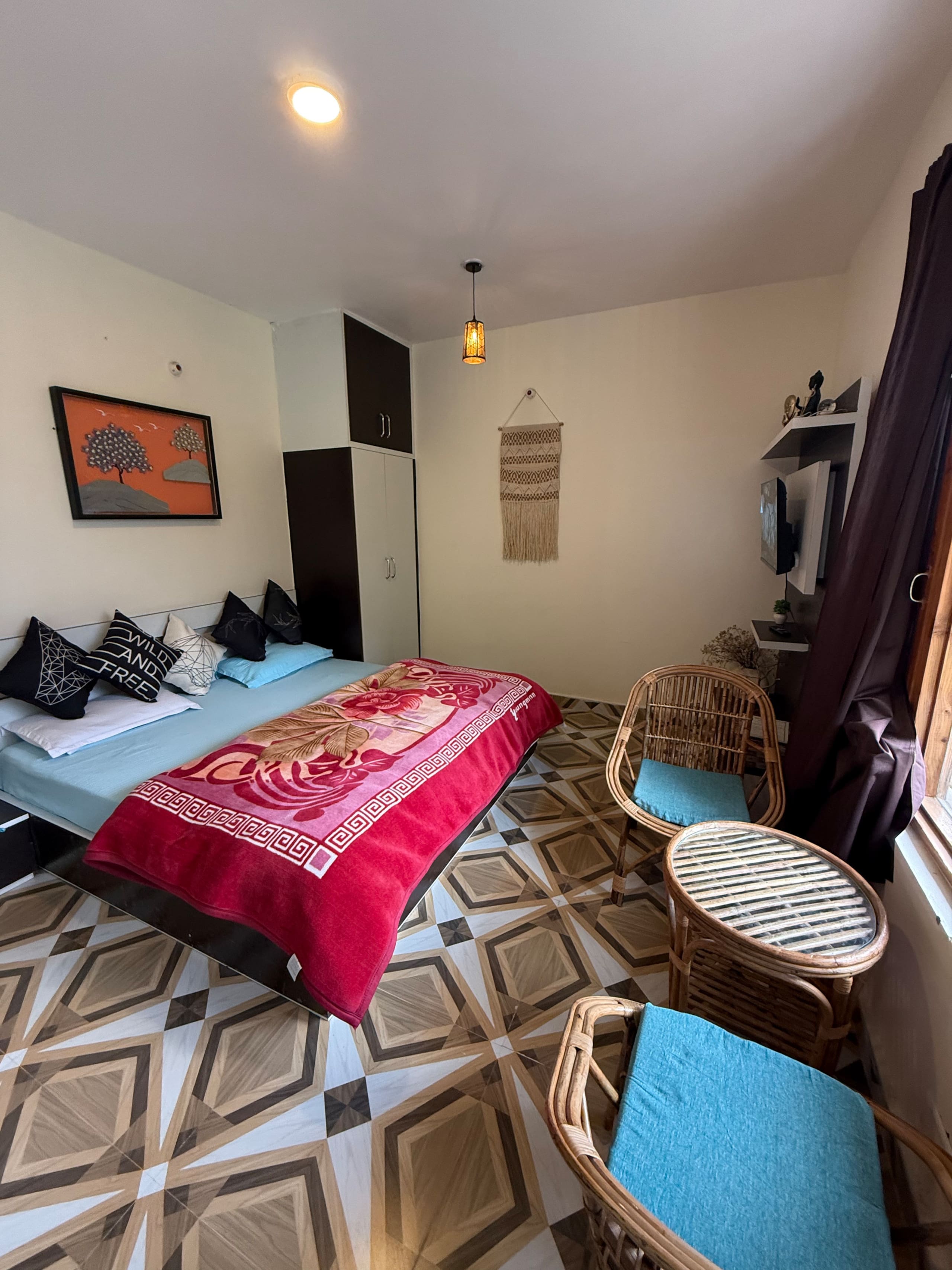 Tarang stays a premium 4 room set in old Manali - Tap to explore photos
