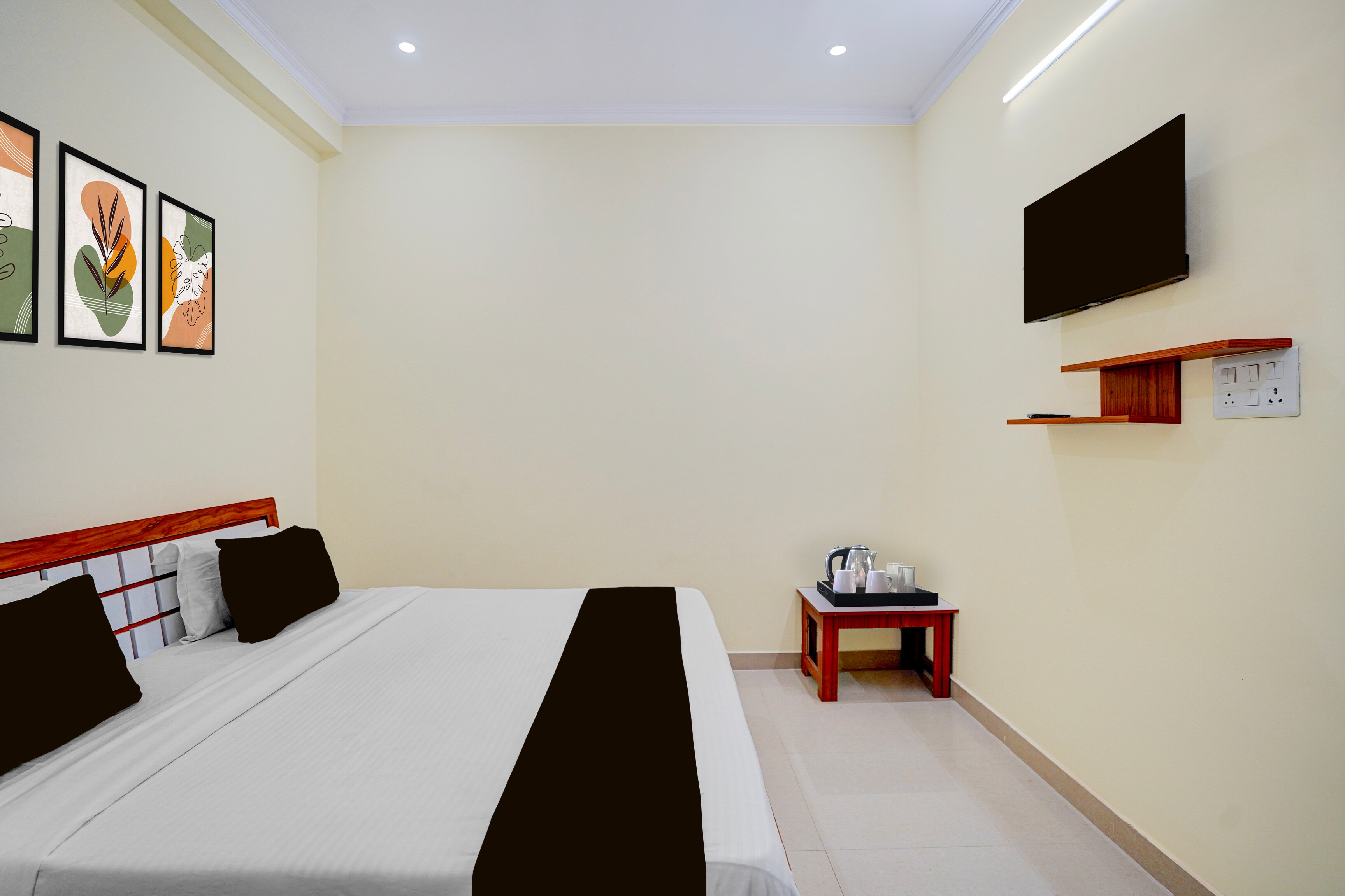 Townhouse Swarn Jayanti Vihar Lucknow - Tap to explore photos