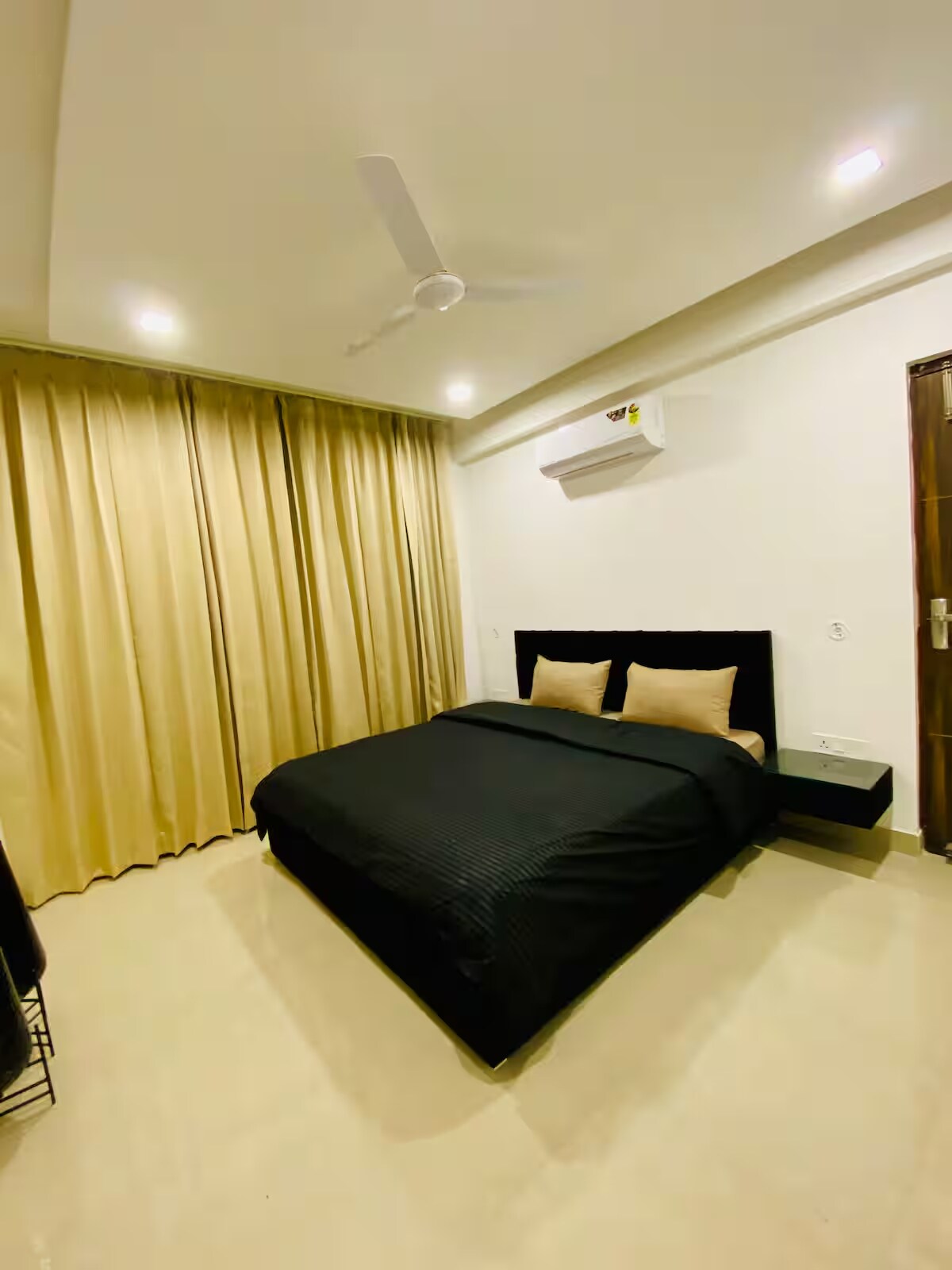 Aurelio Homes Entire 3BHK Mega County - Tap to explore photos