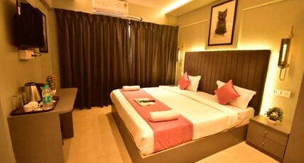 Hotel Dhanvantari Room Type - Deluxe Double Occupancy Room
