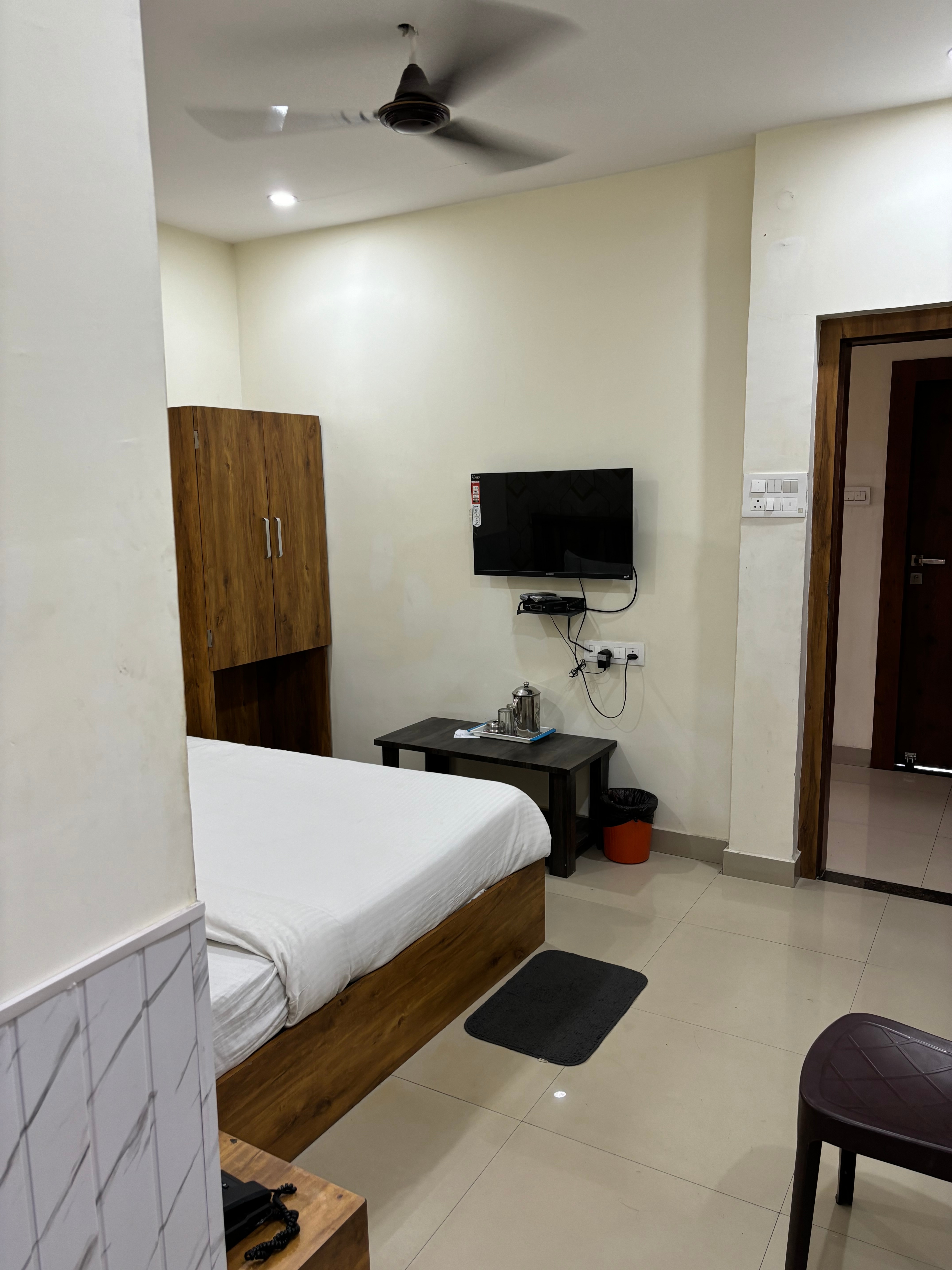 Hotel ARRAJ - Tap to explore photos