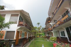 S cliff Black Beach Resort