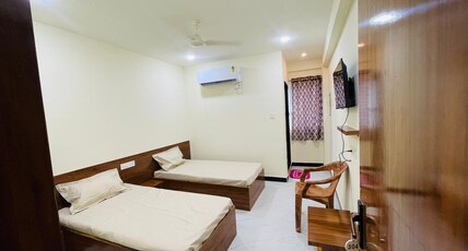 Hotel deluxe palace Agar malwa Room Type - Ac room