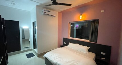 The 12 Monks Hostel | Rooms & Dorms Room Type - Deluxe Room