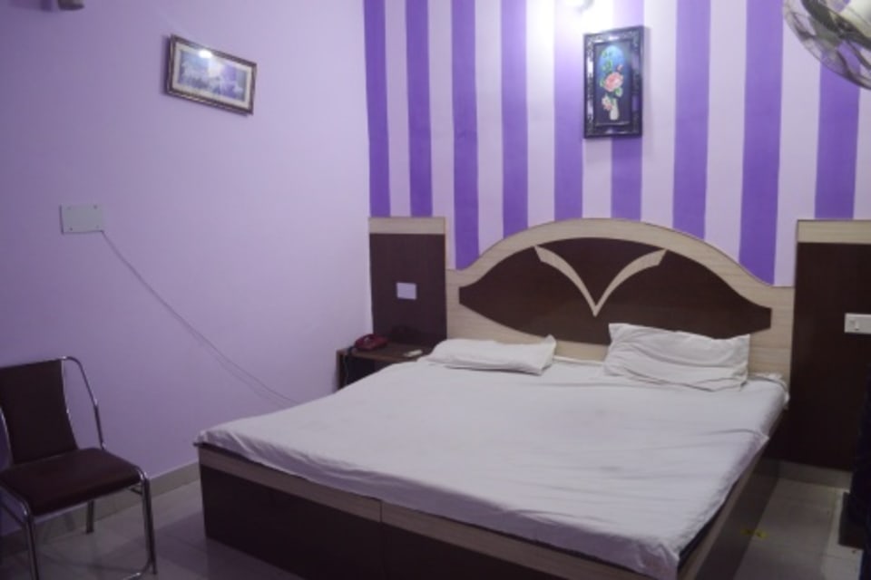 Satnam Guest House - Tap to explore photos