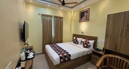 FOREST TRAANSIT HOTEL Room Type - Deluxe Room