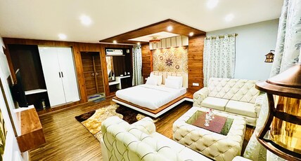 Flickerz Inn Room Type - Deluxe Room