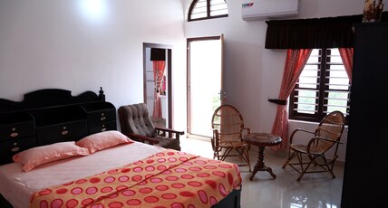 Towerhill Villa | Rooms & Dormitory Room Type - Luxury rooms with private balcony & dining