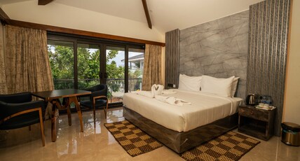 Shoreland Leisure Stays Room Type - Deluxe Room