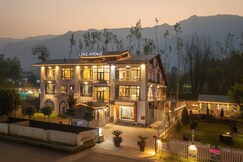 Lake Avenue by Stay Pattern - Dal Lake