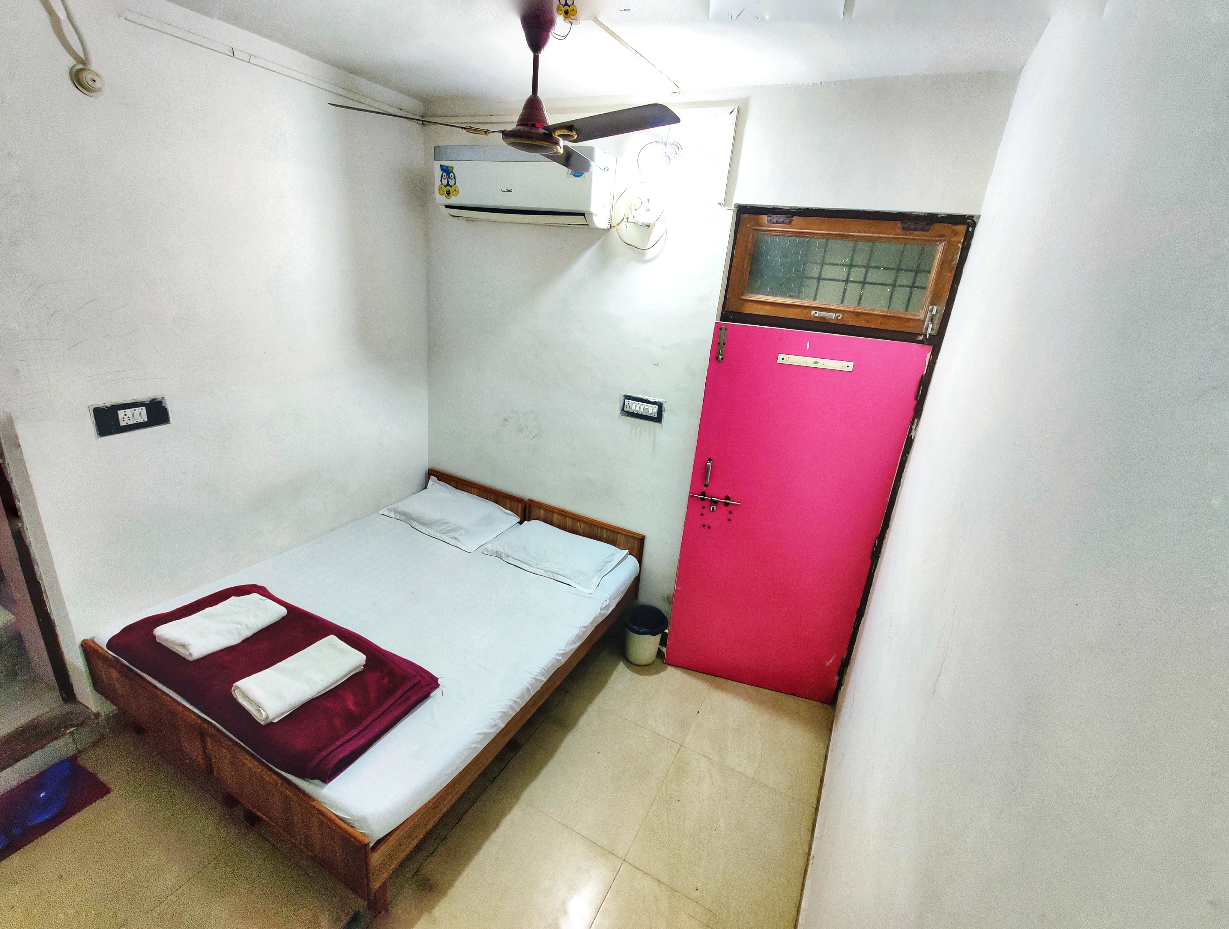 Shriji Hotel - Tap to explore photos