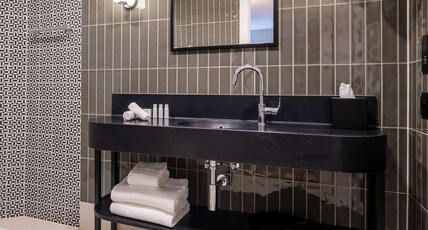 DoubleTree by Hilton Brussels City Room Type - KING GUEST ROOM