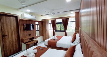HOTEL SUN PLAZA Room Type - Family 4 Bed Deluxe Room