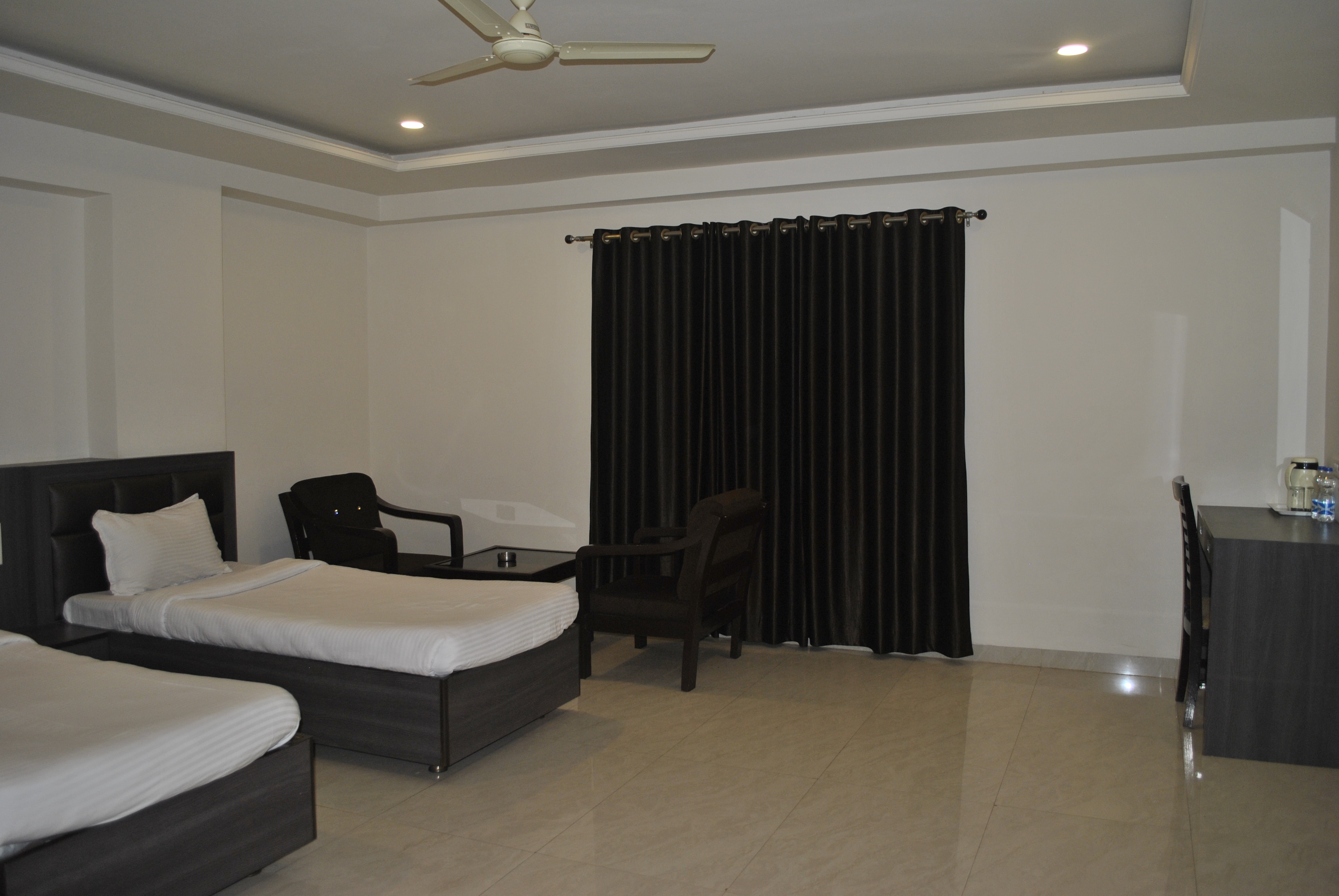 Spark - Tap to explore photos