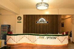 Hotel De Courtyard