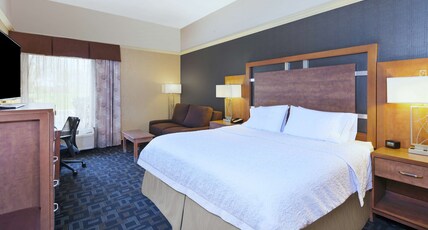 HAMPTON INN CLINTON NJ Room Type - 1KING BED DELUXE RM NOSMOK