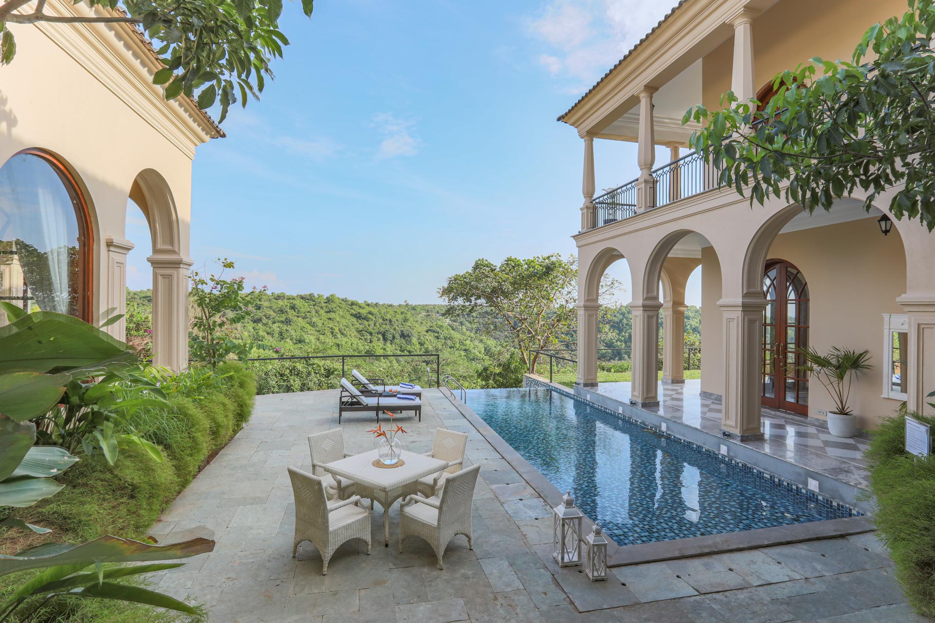 LohonoStays Villa Sacri Borod Hill 8- 3 Bedroom - Tap to explore photos