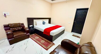 BHARAT PALACE Room Type - Deluxe Room