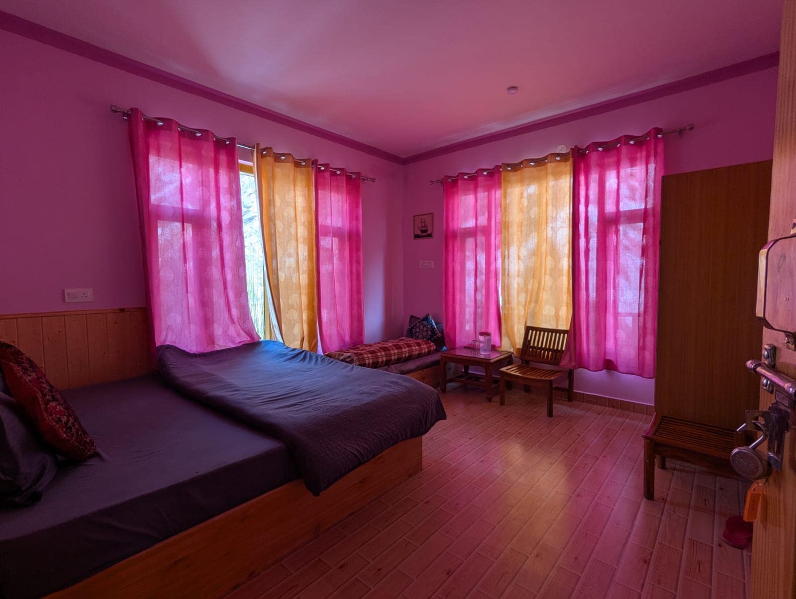 Satdhara Zomkyid guest house - Tap to explore photos