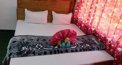 Gulzar Palace Room Type - Deluxe Double Bedroom