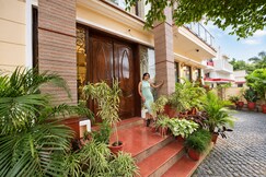Address of The Wildflower | Jacuzzi | Luxe Apartment