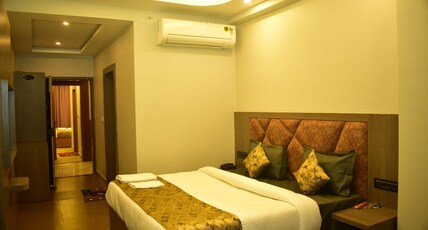 Hotel The Meera Room Type - DELUXE AC  ROOM