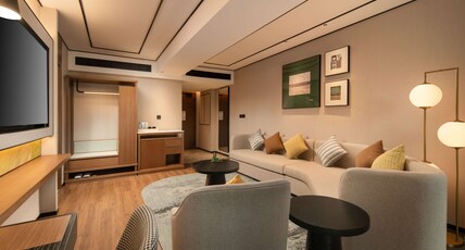 Hilton Garden Inn Beijing West Railway Station Room Type - KING DELUXE SUITE