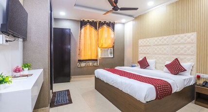 Hotel OM East Delhi Near Anand Vihar Railway Station Room Type - DELUXE ROOM Hotel OM East Delhi Near Anand Vihar Railway Station Room Type - DELUXE ROOM