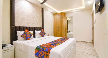 FabHotel Leela Inn - Nr. Park Circus 7 Point Room Type - Deluxe Room