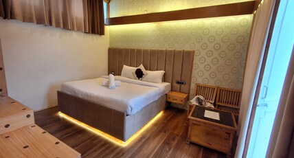 Hotel Loop Inn Room Type - Family Suite Room with Balcony