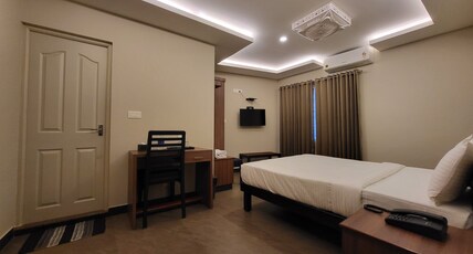 Hotel Grand Vista Room Type - Queen Room
