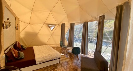 Glamping by the River - Luxurious igloo stays Room Type - Riverside Glamproom 3