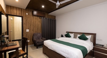 Hotel Park Royale Inn Room Type - Deluxe Room
